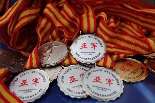 骑士中锋阿伦膝伤恢复良好，参与赛前投篮训练